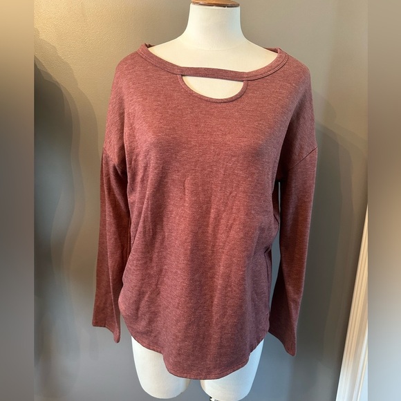 Women's Cutout Detail Top - Maroon - Picture 1 of 3